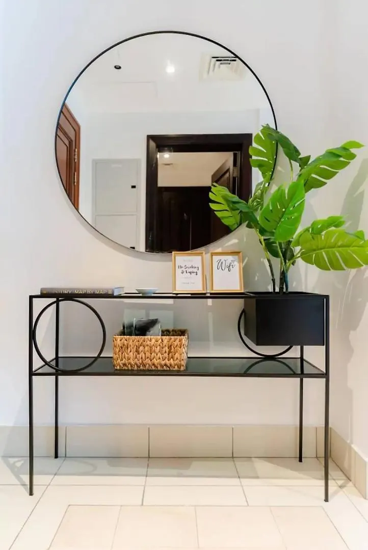 Aws Holiday Homes - Charming Stay In Downtown Dubai Apartment